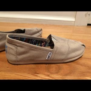 TOMS Classic Canvas Slip-On